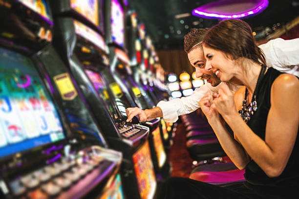 Live roulette table at kaisar303 login with professional croupier and multiple camera feeds